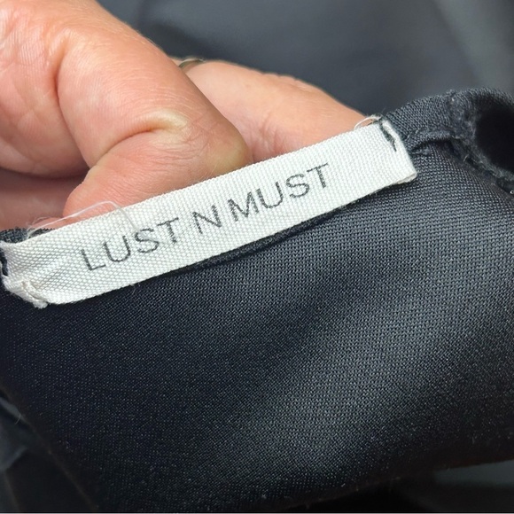 Lust n must dress - Picture 4 of 4